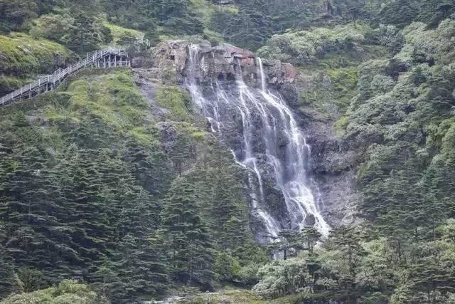 神圣的石像
