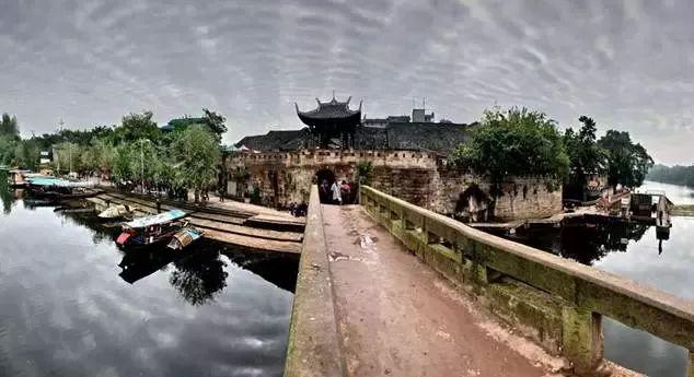王允成为东汉主政者后，他为什么会拒绝西凉军归降？游戏画面